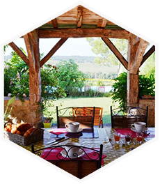 Guest table / Table d'hôtes